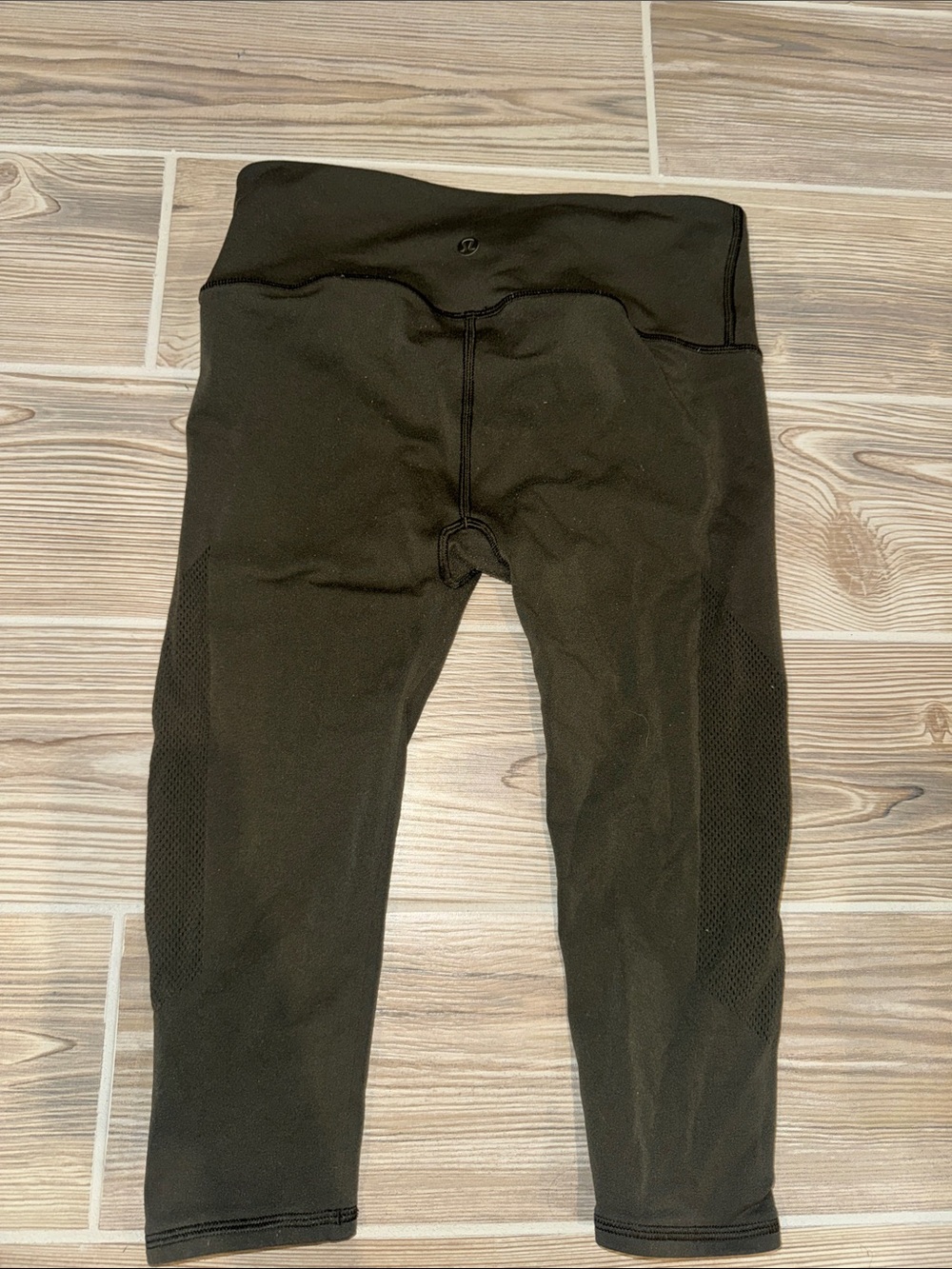 lululemon athletica olive green cropped Leggings